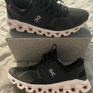 OnCloud shoes! Only wore 1x! Like new. Black/white/gray